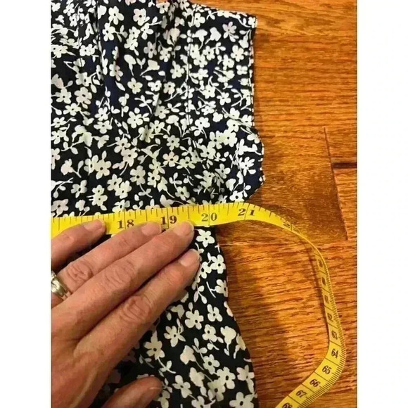 J.Crew XS Navy Floral Blouse Viscose Short Sleeve Light Airy Top Blouse - Picture 2 of 7